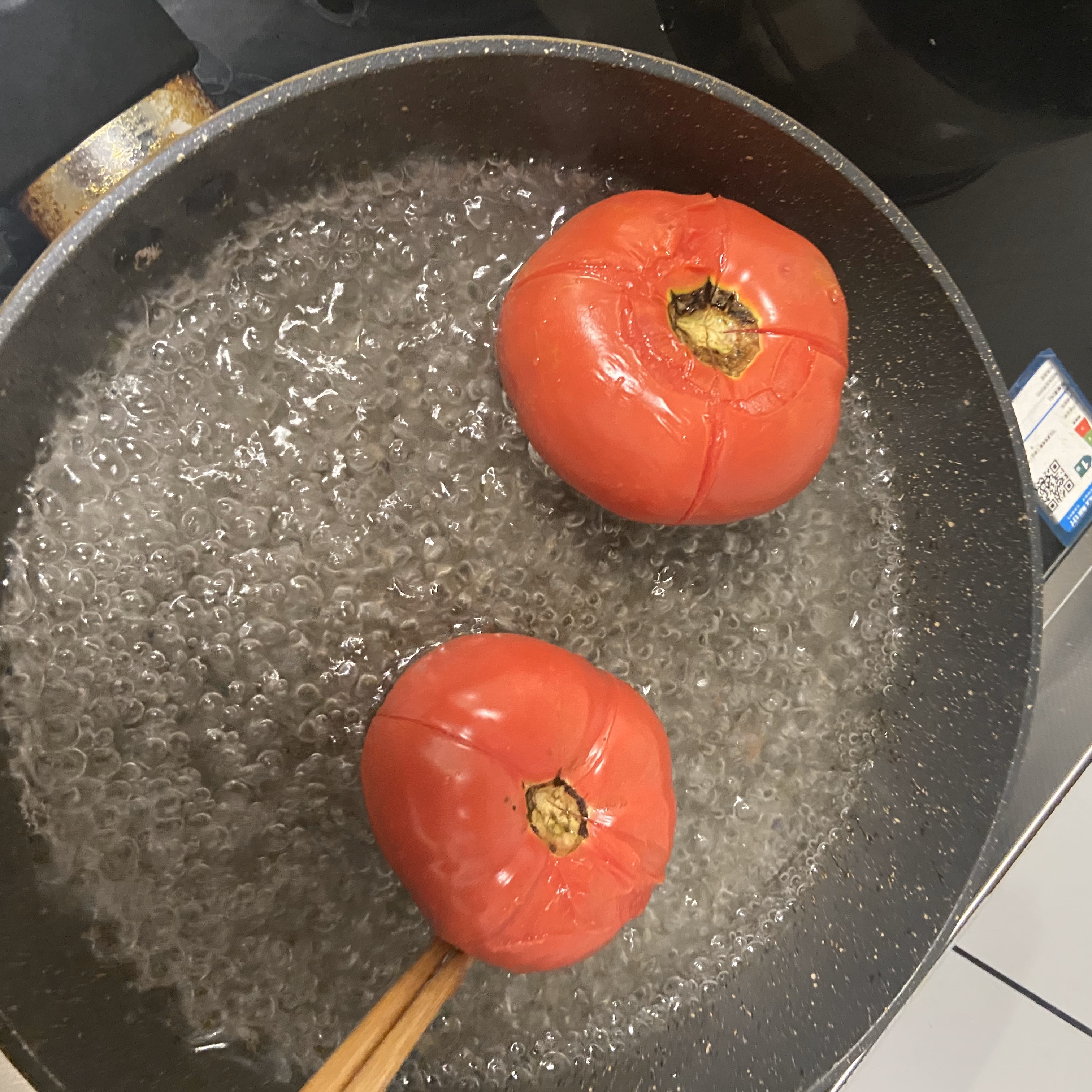 浓郁版番茄炒鸡蛋（包括去皮方法）的做法 步骤2
