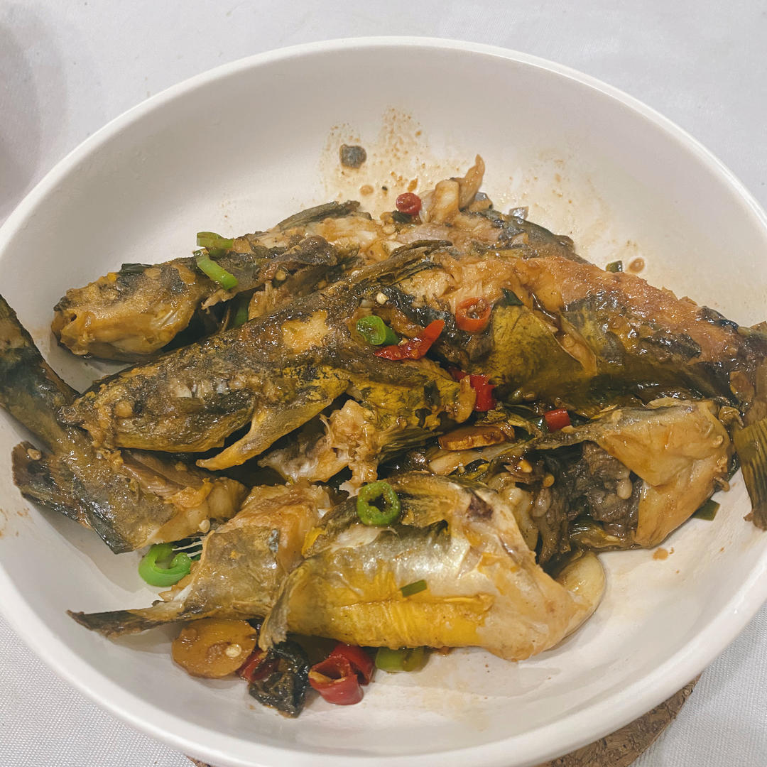 闷个黄骨鱼，黄丫头，黄鸭叫，家常简单味的！