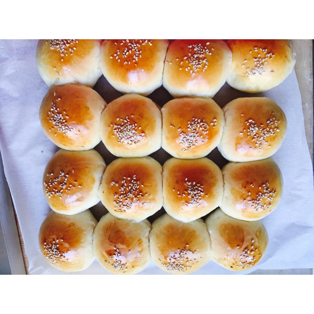 大人小孩都爱不释口的【蜂蜜牛奶小餐包】