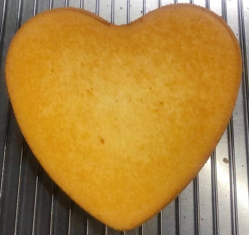 八寸心形戚风蛋糕