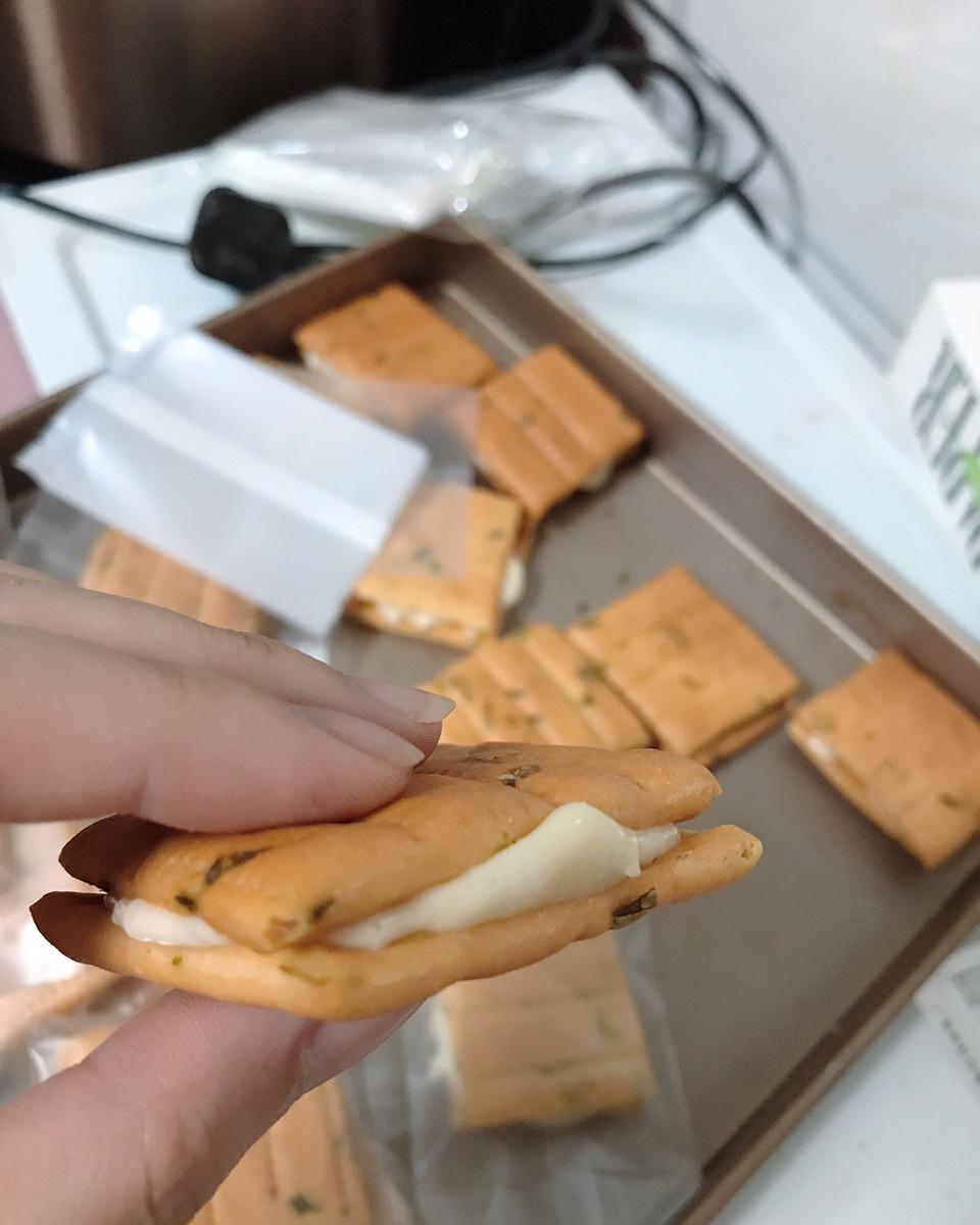 无糖香葱苏打咸饼干