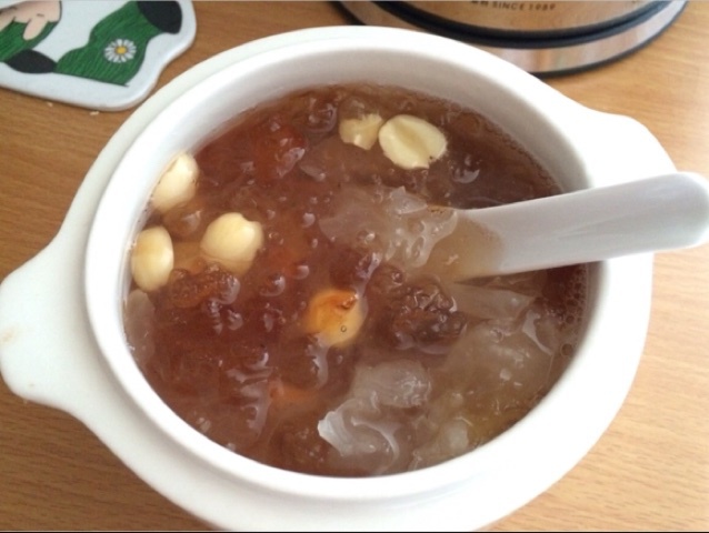 牛奶炖桃胶