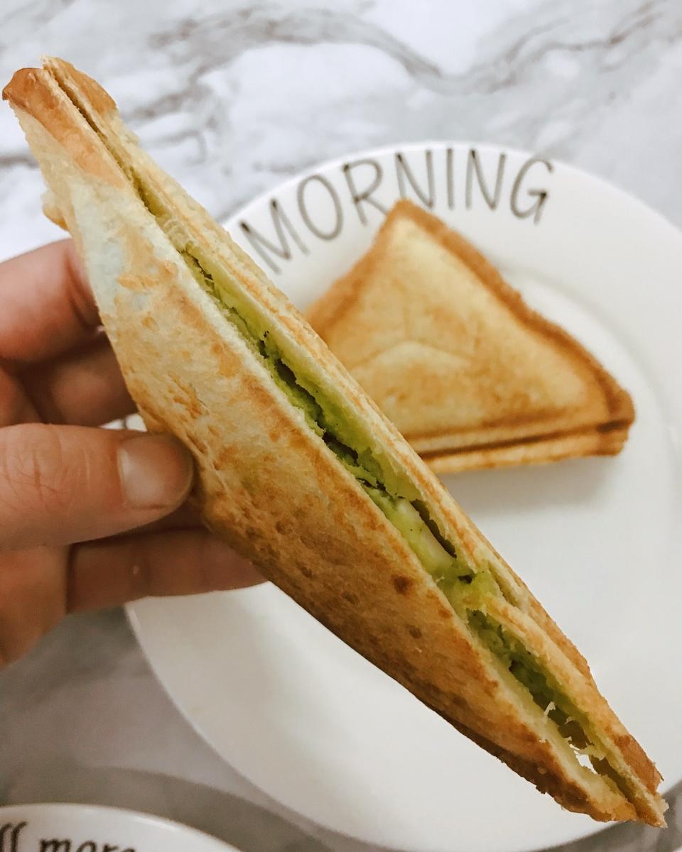 牛油果鸡蛋三明治
