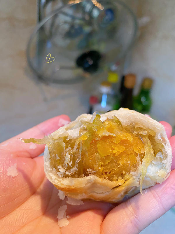 新手玉米油版不用揉出手套膜简单易做的酥的掉渣超美味的蛋黄酥