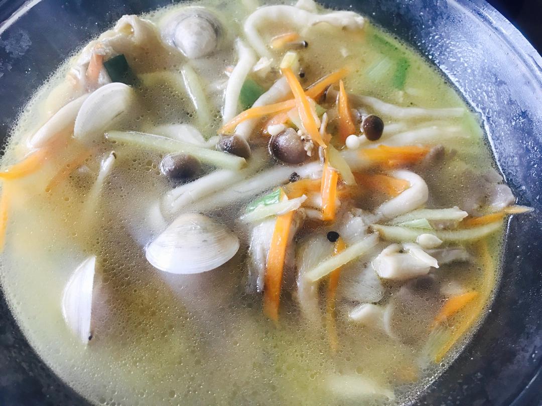 蛤蜊菌菇汤
