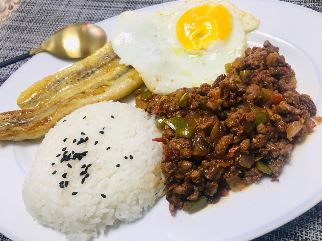 古巴牛肉煎蛋饭：跟暴饮暴食说再见