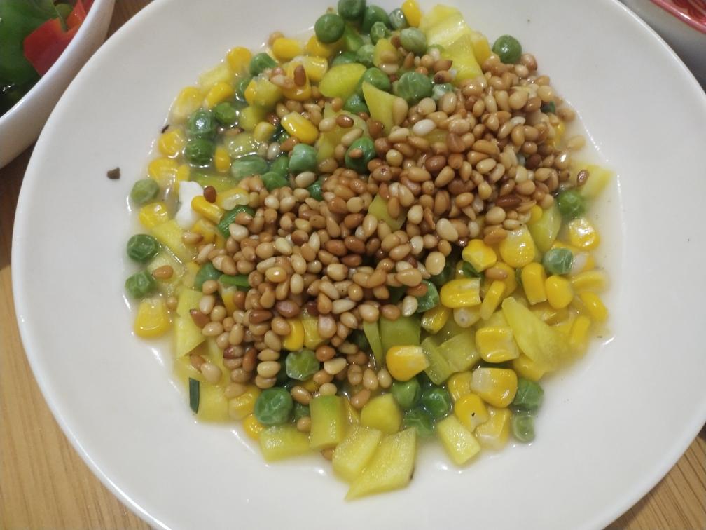 孩子爱吃的松子炒玉米