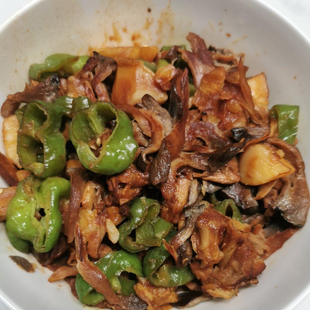 鸡肉土豆炖蘑菇