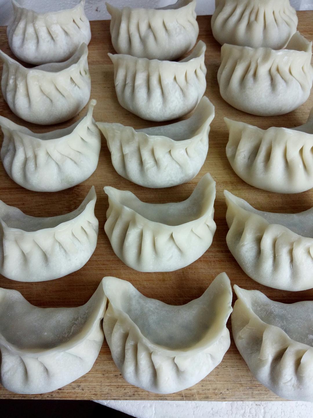 韭菜猪肉饺子(最简单最好吃又最多汁的饺子)