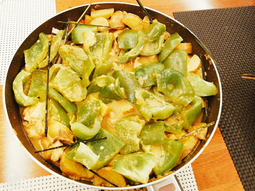 泰式绿咖喱鸡肉 Gaeng Keow Wann แกงเขียวหวานไก่