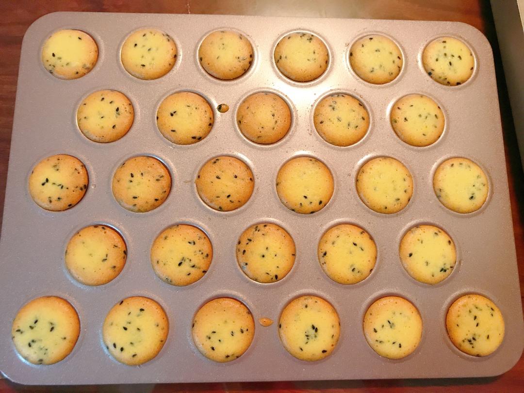 小时候的味道 — 芝麻鸡蛋薄脆饼干