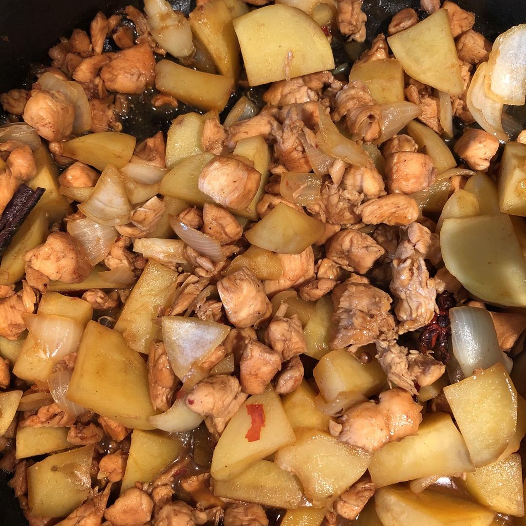 红烧鸡块炖土豆