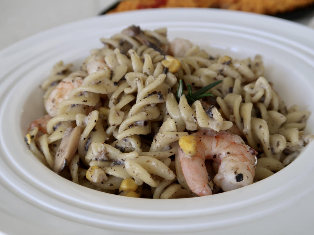 黑松露奶油大虾意面