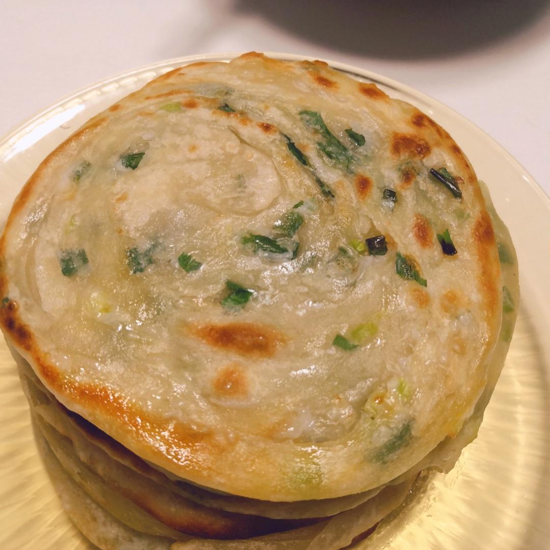 家常葱油饼 柔软多层 凉了也不硬 附细节视频详解