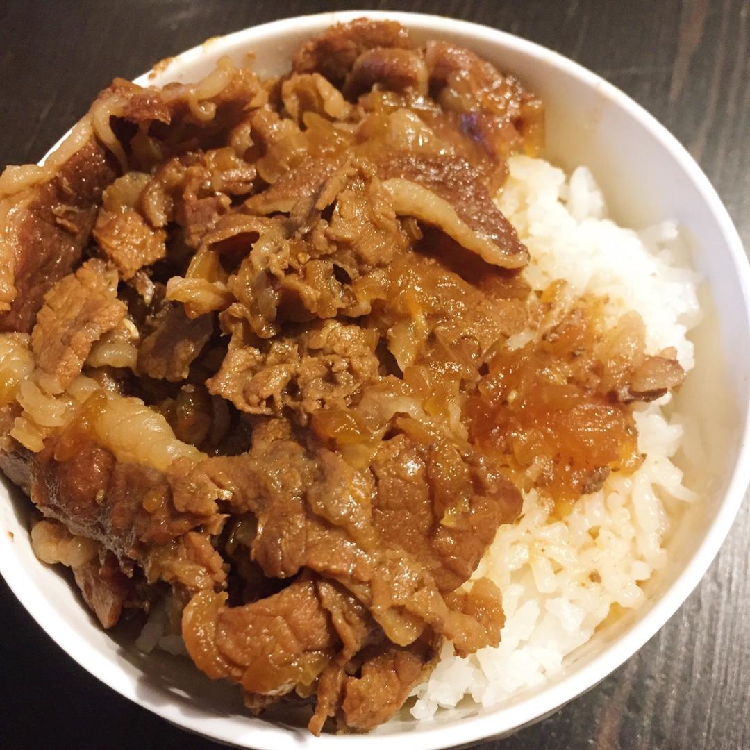 是飒飒哟做的吉野家牛肉饭(牛丼)