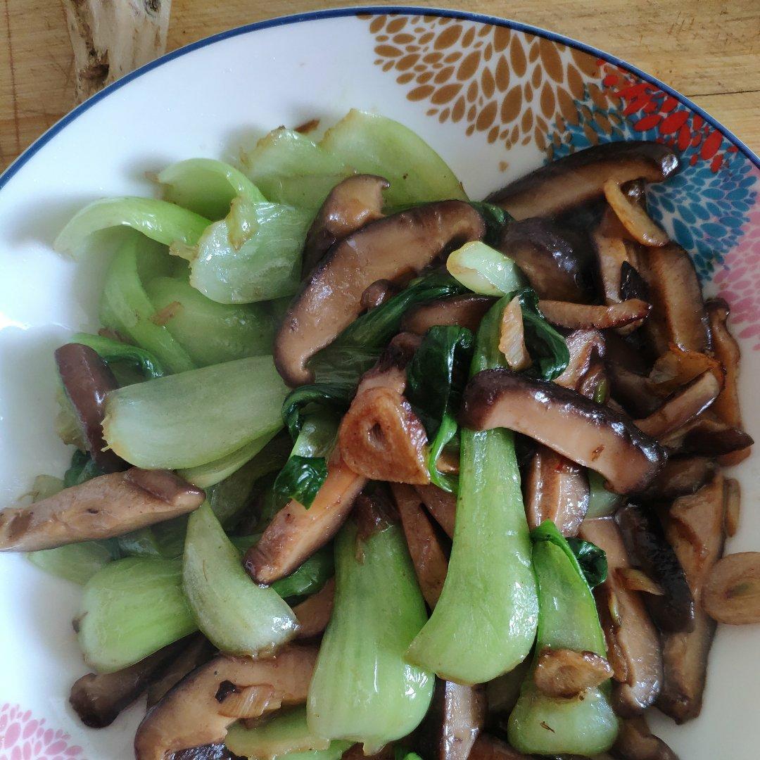 简易版香菇扒油菜