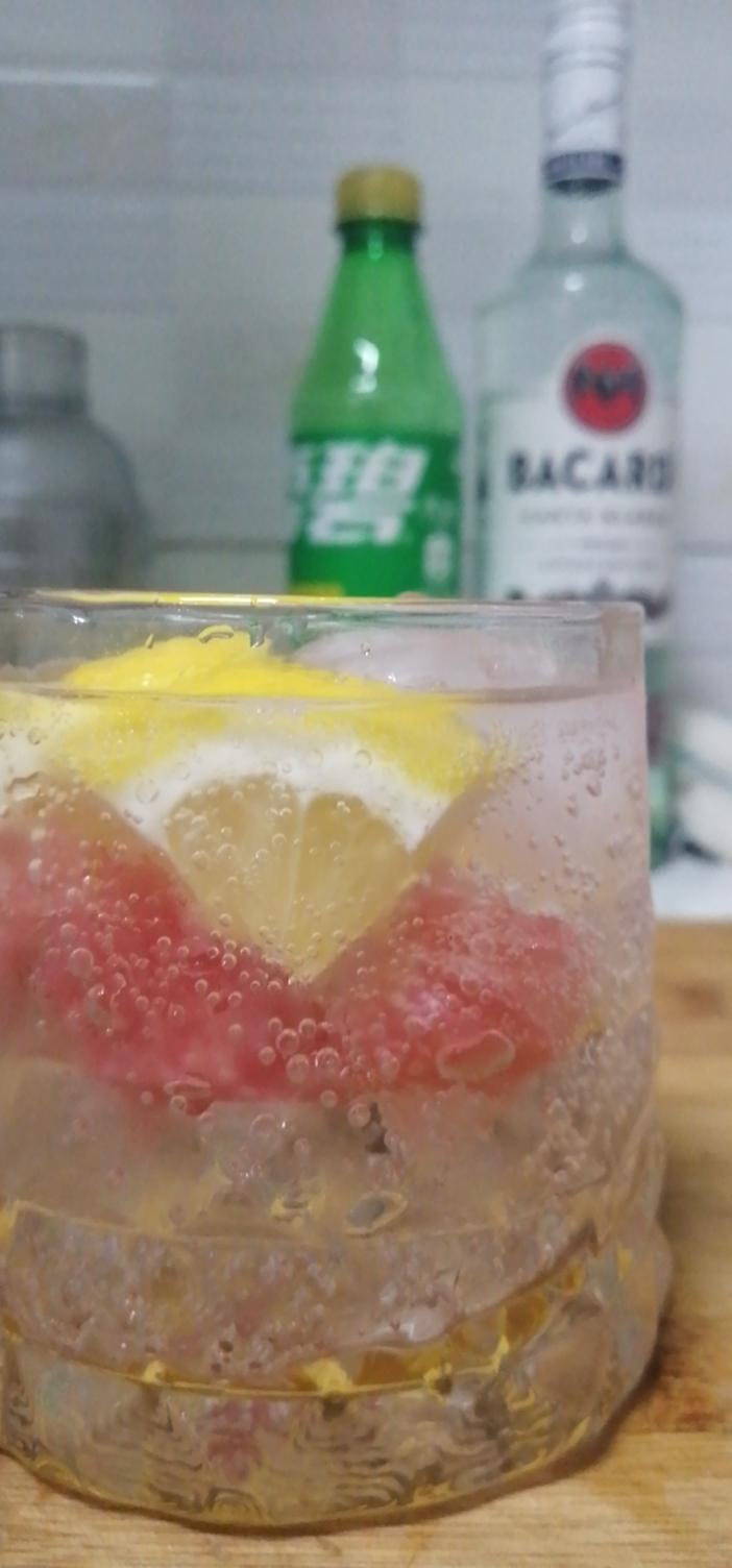 消耗朗姆酒的深夜买醉法
