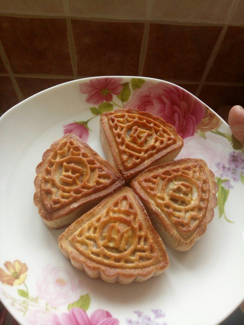 广式月饼—蛋黄莲蓉月饼