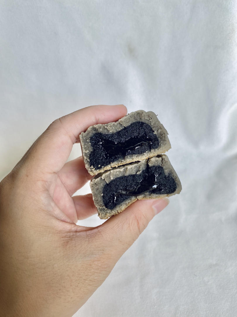 黑芝麻流心月饼
