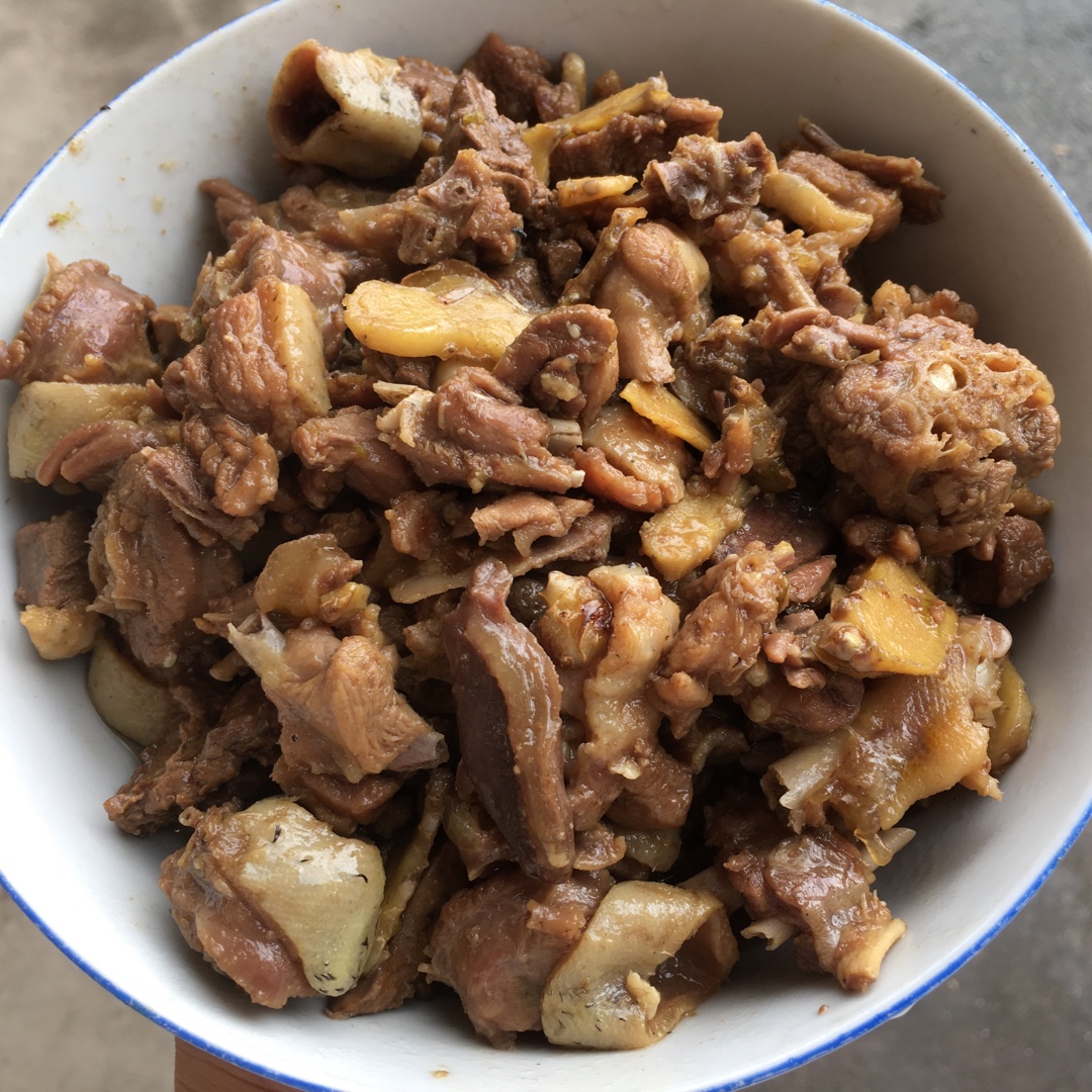 子姜焖鸭煲