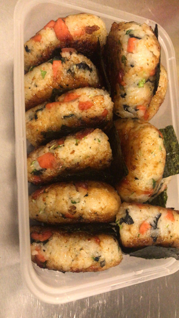剩米饭这样做好吃好吃到转圈圈，自制日式海苔饭团