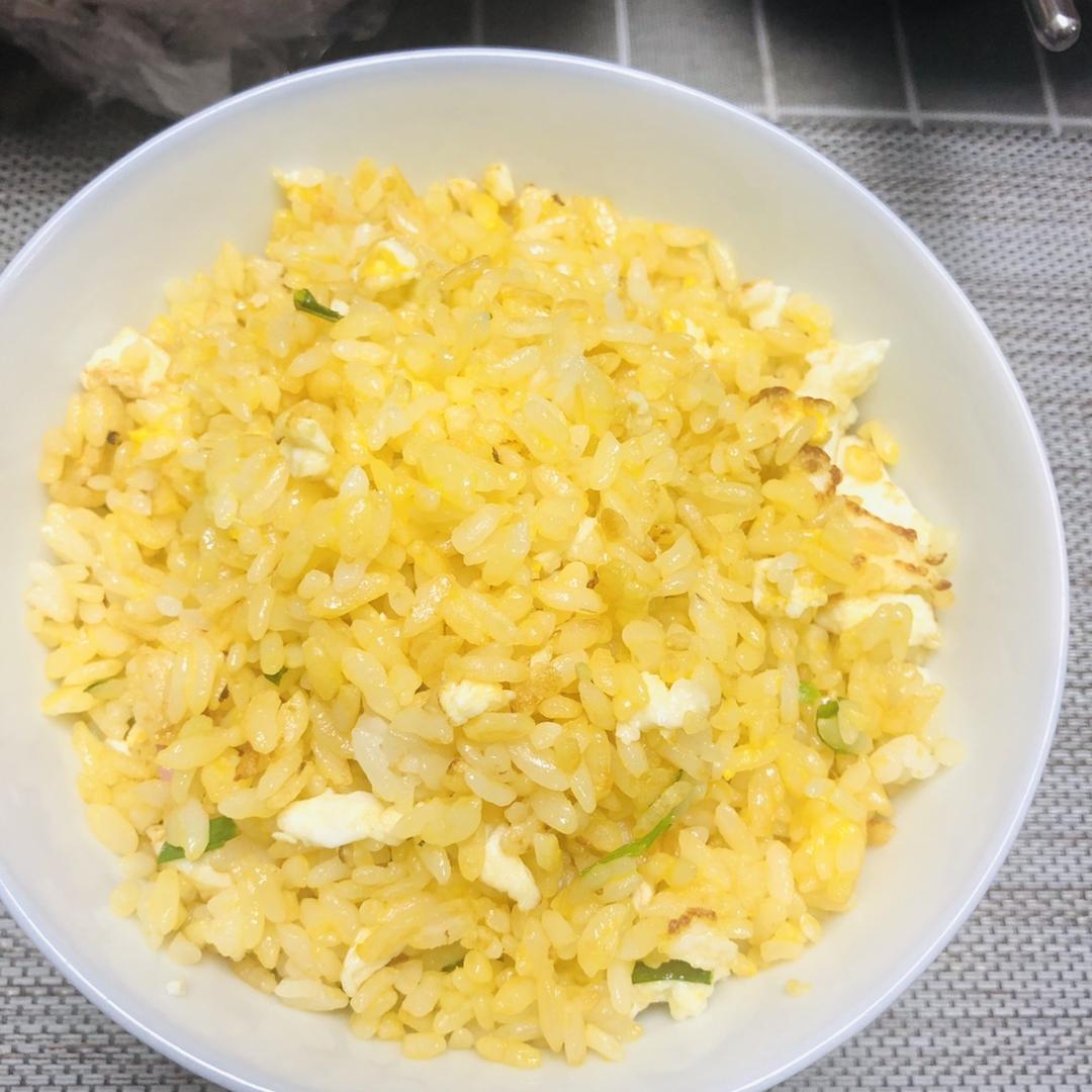一碗能改善你体质的金黃蛋炒饭
