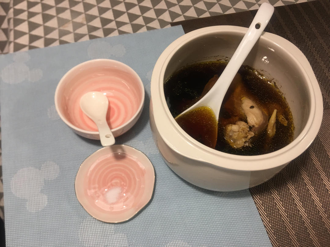月经不调推后/延迟？蒸乌鸡白凤丸乌鸡(鸽子)汤喝两三天必来