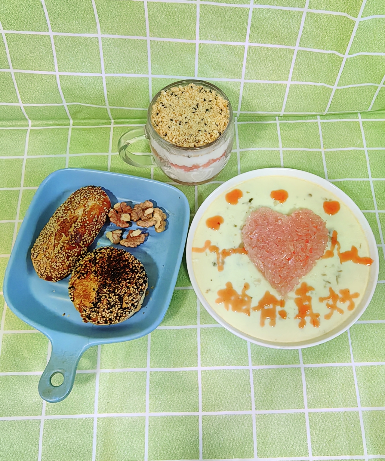 今日早餐：白菜肉沫蒸蛋，椒盐酥饼，柚子酸奶杯