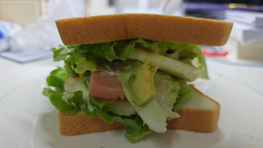 冬日小清新～牛油果鸡蛋沙拉三明治