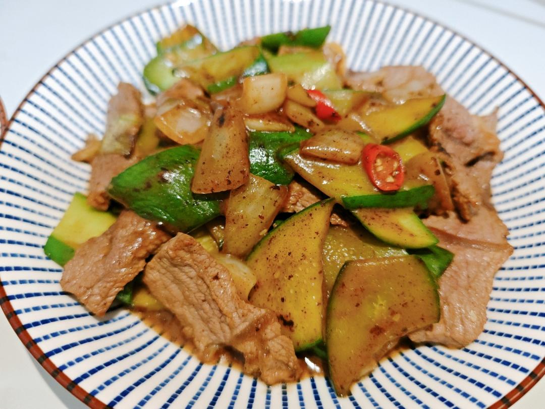 牛肉这样炒，简单又清爽｜黄瓜小炒牛肉