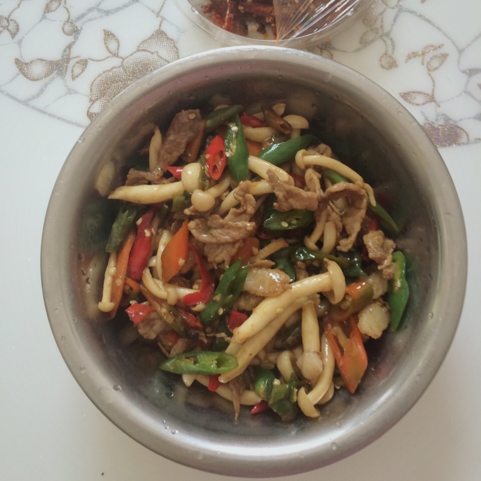 尖椒小炒秀珍菇