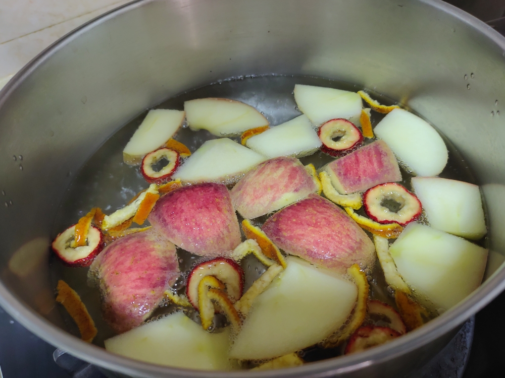 陈皮山楂苹果汤的做法 步骤2