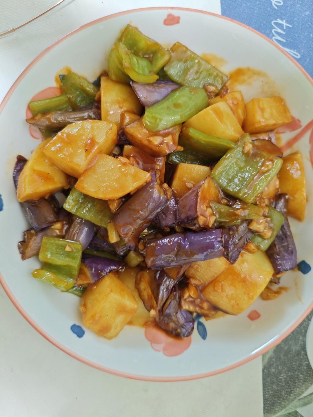 地三鲜（茄子，土豆，青椒）