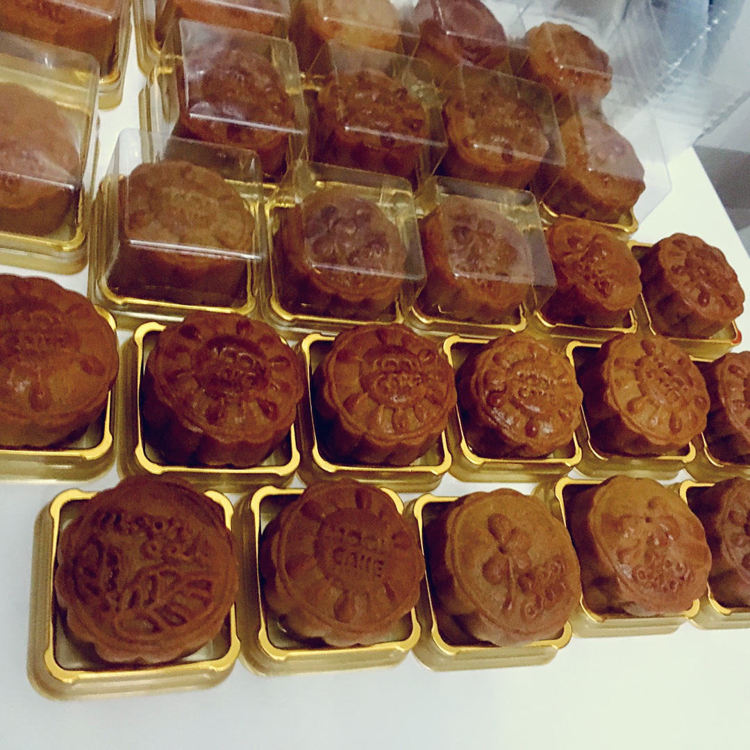 广式月饼——蛋黄莲蓉月饼