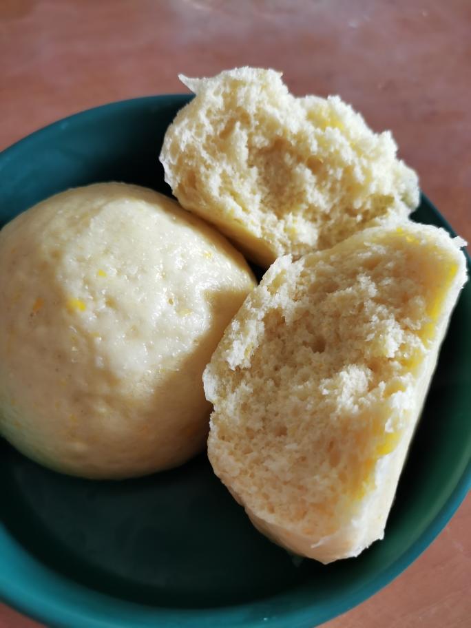 新鲜玉米馒头