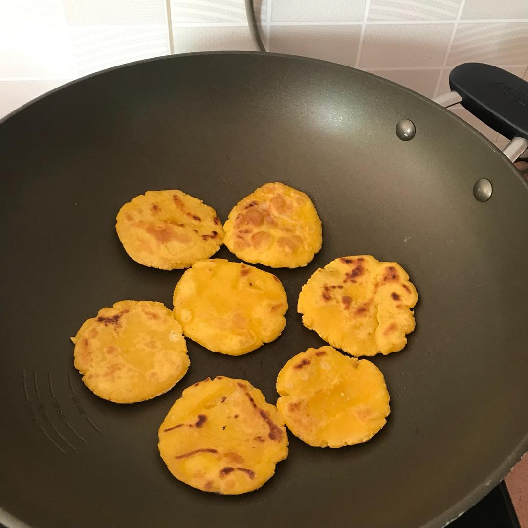 垂涎的金黄南瓜煎饼