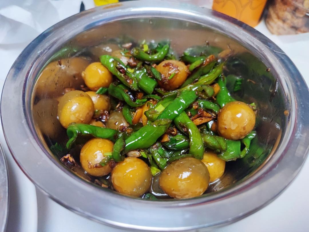 超级下饭的青椒炒皮蛋