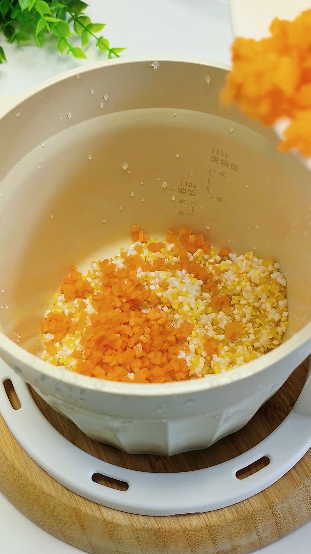 果蔬玉米碴粥 8+宝宝辅食的做法 步骤3