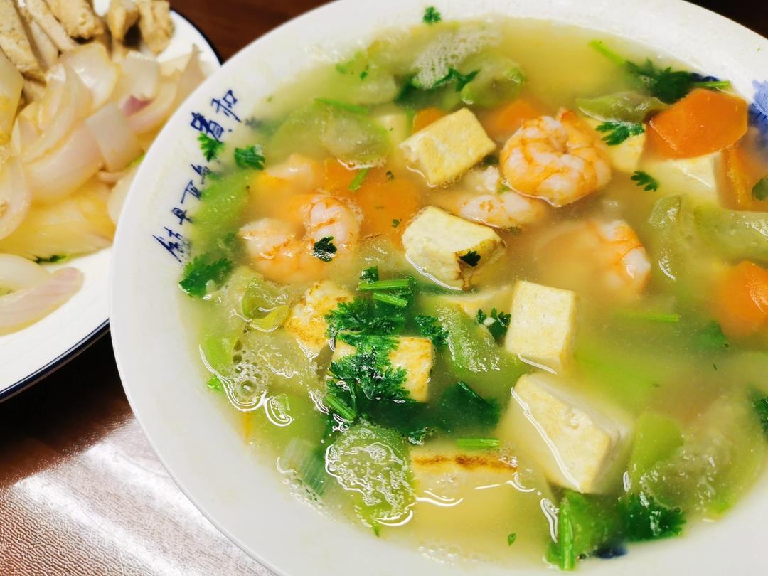 丝瓜虾仁豆腐汤