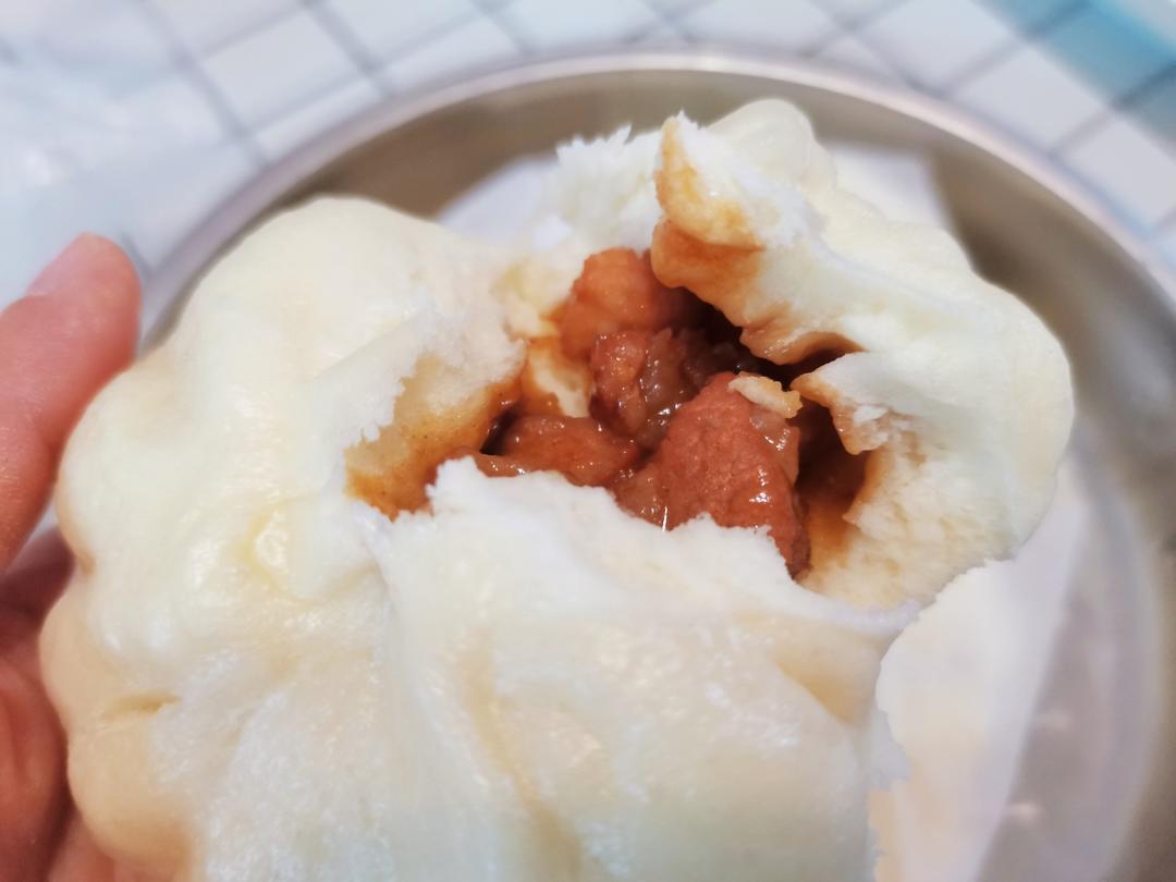 云朵般松软爆浆蜜汁叉烧包