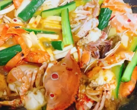 在家做虾蟹煲，比饭店的还好吃，鲜美多汁的做法 步骤18