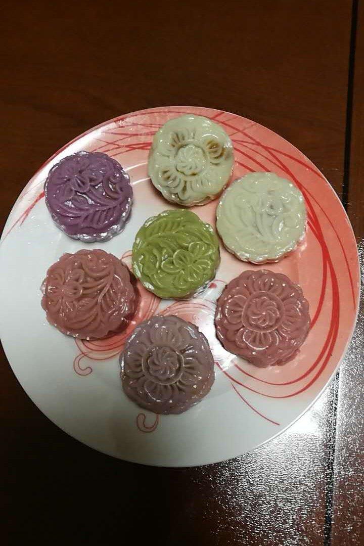 绝世好方！不开裂不粘手港式冰皮月饼（附奶黄馅做法）