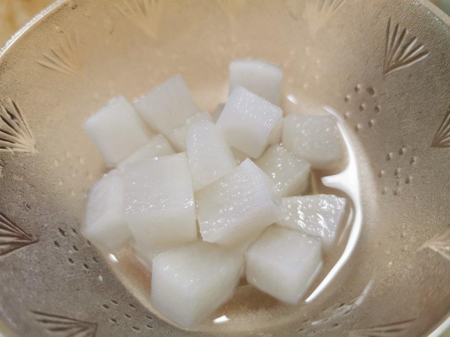 韩式炸鸡里腌萝卜的做法