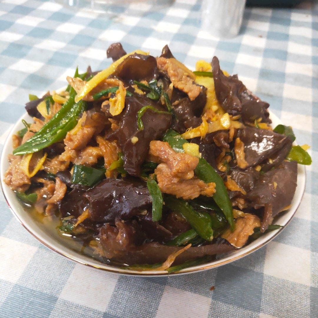 最喜爱的东北菜！木耳炒肉片