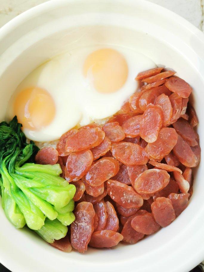 广式腊味煲仔饭