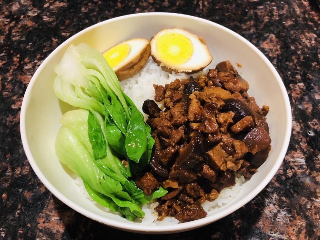 peipei喜欢动吃动吃做的卤肉饭