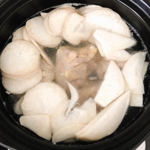 营养减脂第一天晚餐油煮鸡肉蘑菇菠菜的做法 步骤2