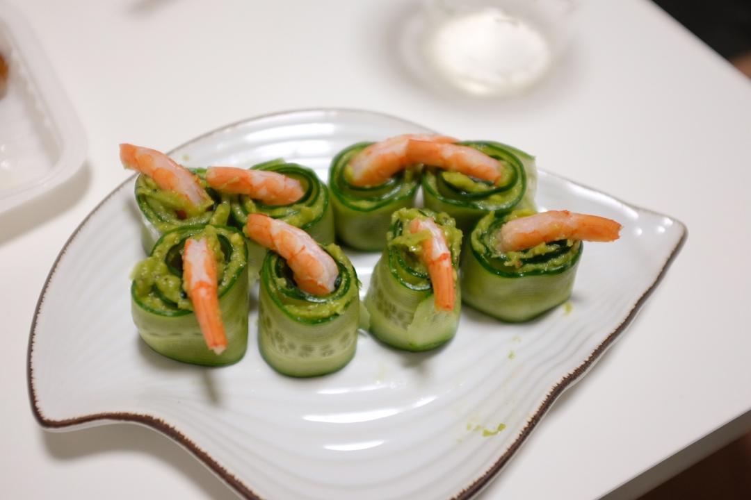 黄瓜牛油果酱卷虾