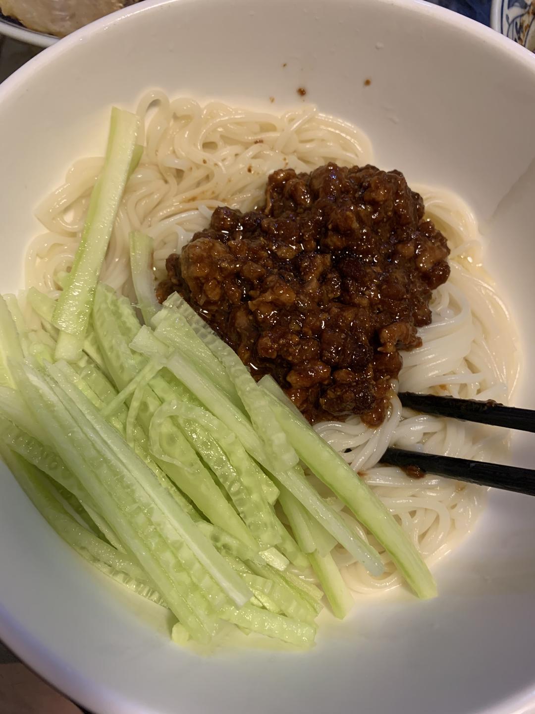 懒人版炸酱面                           （老北京style🥳）