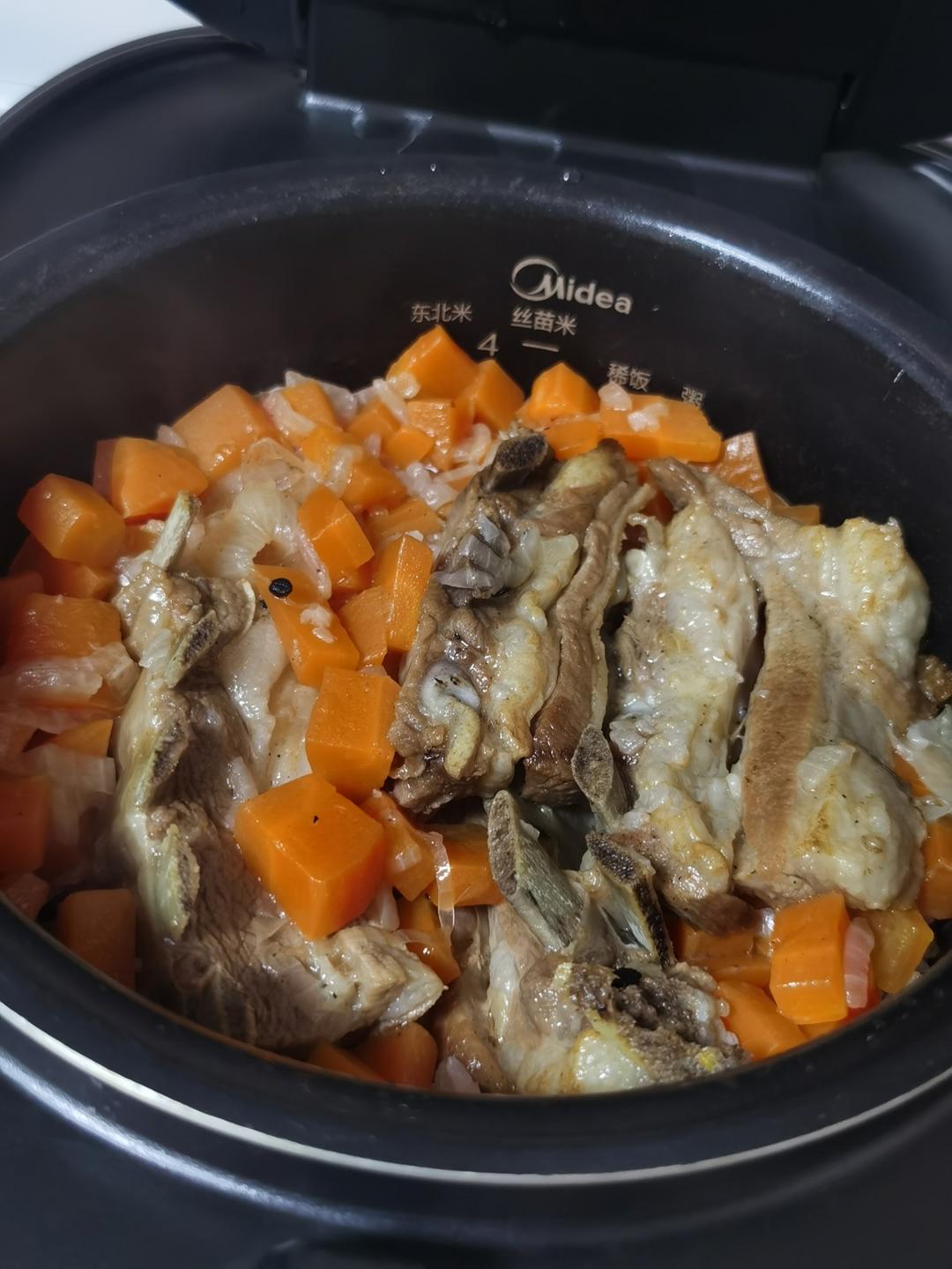 新疆羊肉抓饭（不糊底电饭煲版）